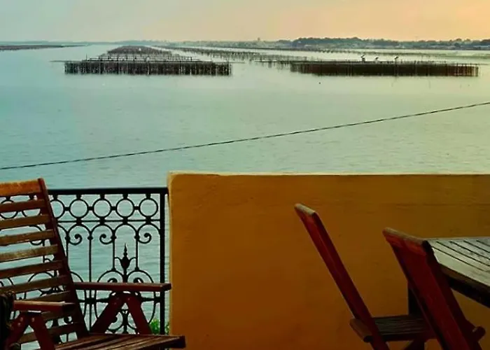 Semesterbostad La Maison Bleue *